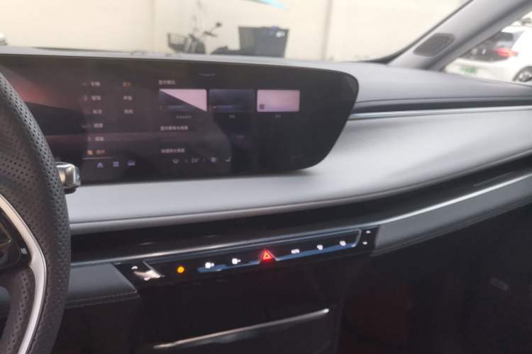 Used Buick GL8 2025 Lu Zun Deluxe Edition Audio And AC Panel