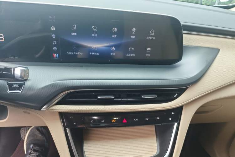 Used Buick GL8 2025 Model Land Executive Class First-Adoption Edition Audio And AC Panel