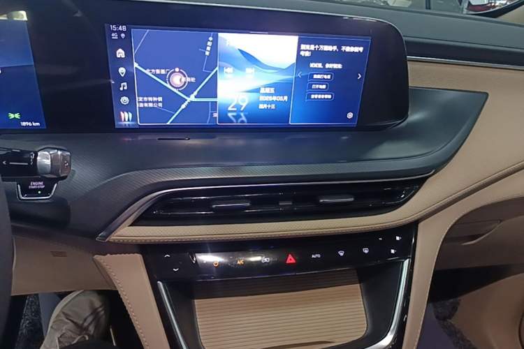 Used Buick GL8 2025 Model Land Executive Class First-Adoption Edition Audio And AC Panel