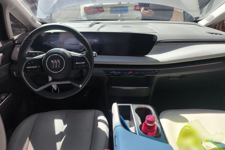 Used Buick GL8 2025 Lu Zun First Edition Center Console