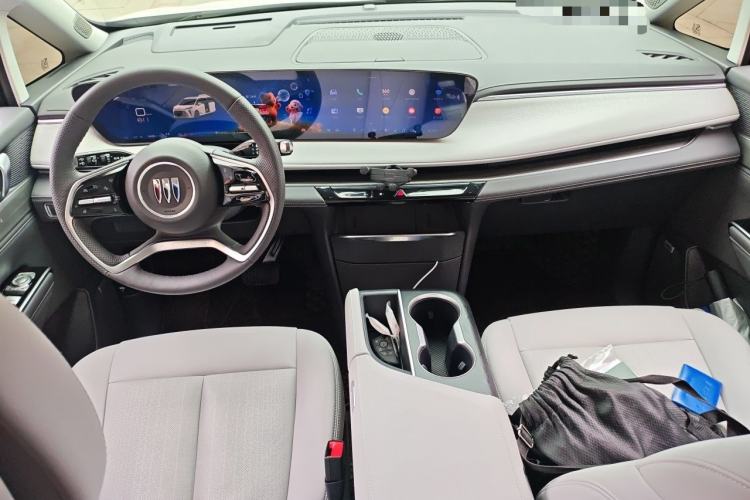 Used Buick GL8 2025 Lu Zun Deluxe Edition Center Console