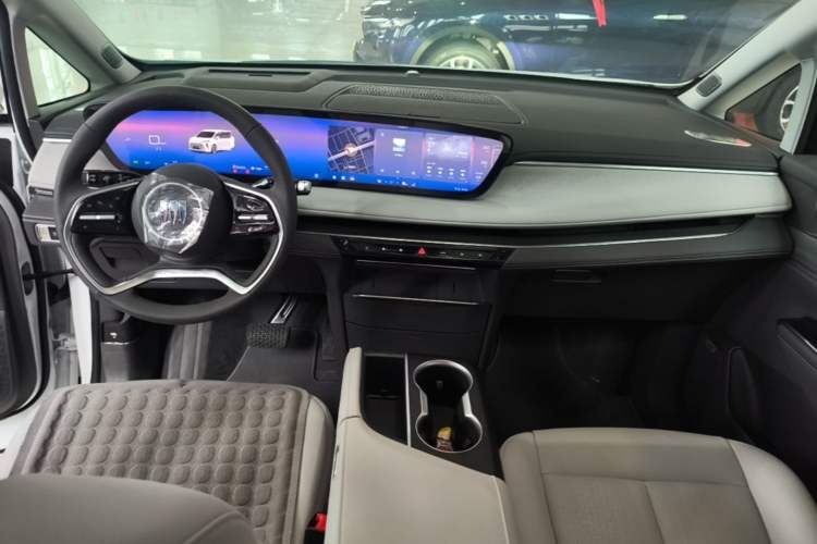 Used Buick GL8 2025 Lu Zun Deluxe Edition Center Console