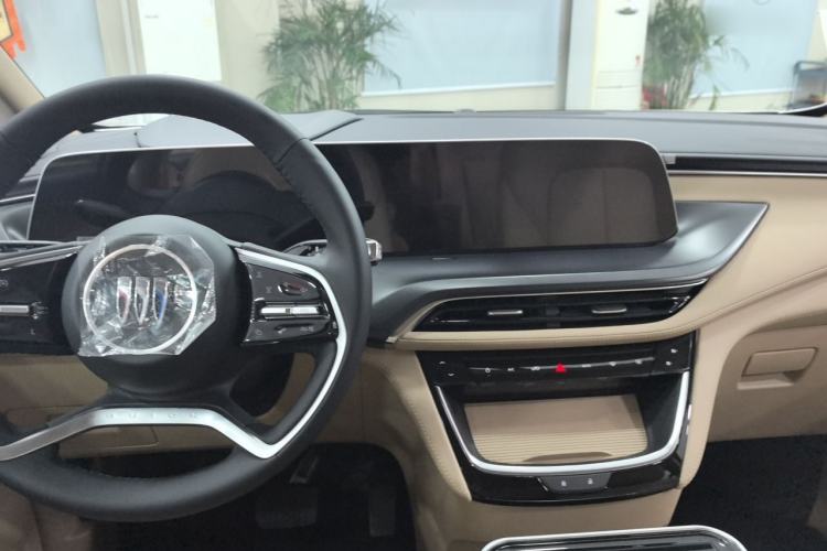Used Buick GL8 2025 Model Land Cruiser Business Class Comfort DG Edition Center Console