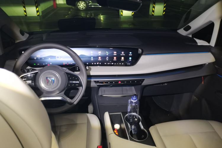 Used Buick GL8 2025 Lu Zun Deluxe Edition Center Console