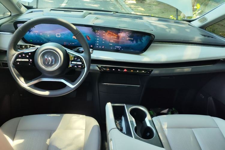 Used Buick GL8 2025 Lu Zun Deluxe Edition Center Console