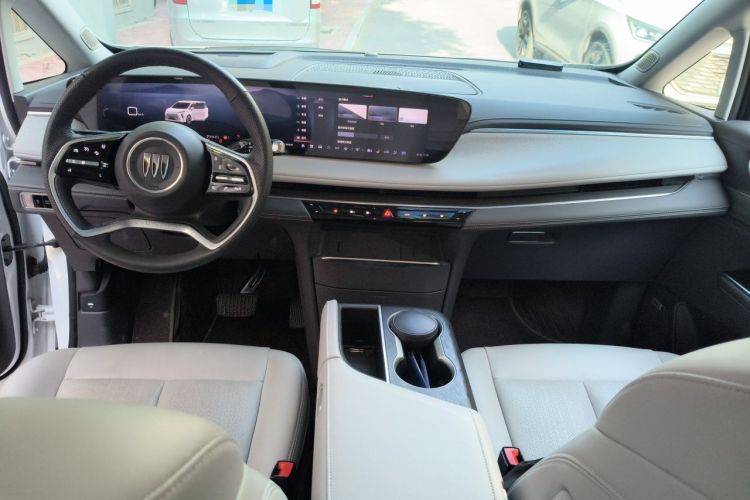 Used Buick GL8 2025 Lu Zun Deluxe Edition Center Console