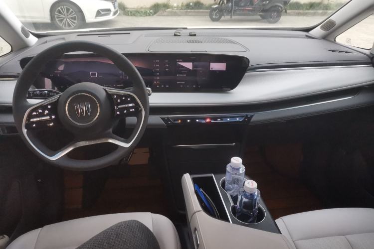 Used Buick GL8 2025 Lu Zun Deluxe Edition Center Console