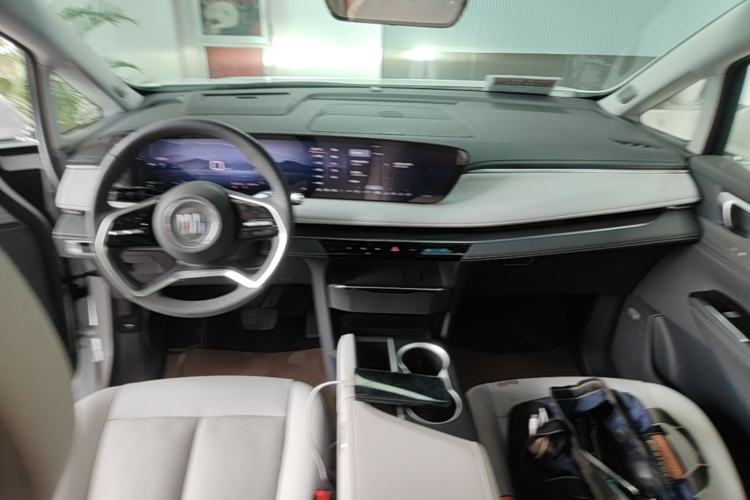 Used Buick GL8 2025 Lu Zun Deluxe Edition Center Console