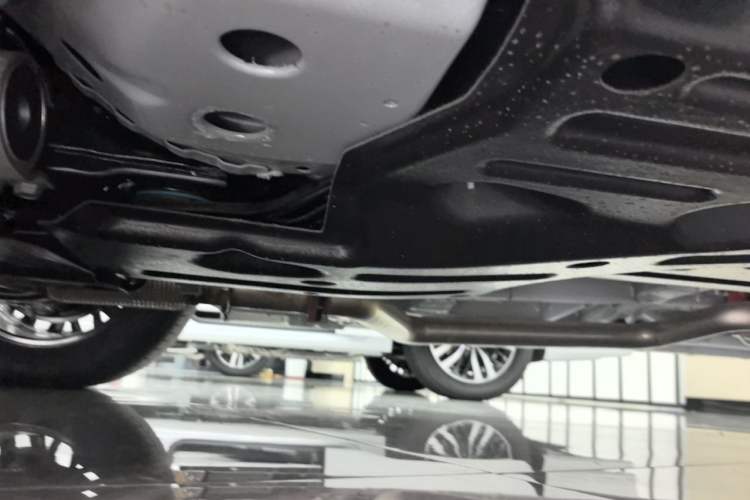 Used Buick GL8 2025 Model Land Cruiser Business Class Comfort DG Edition Chassis Front Left