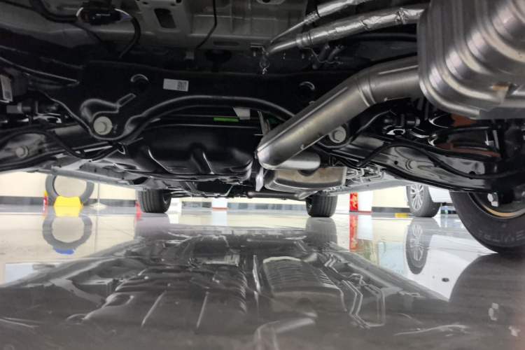 Used Buick GL8 2025 Model Land Cruiser Business Class Comfort DG Edition Chassis Rear