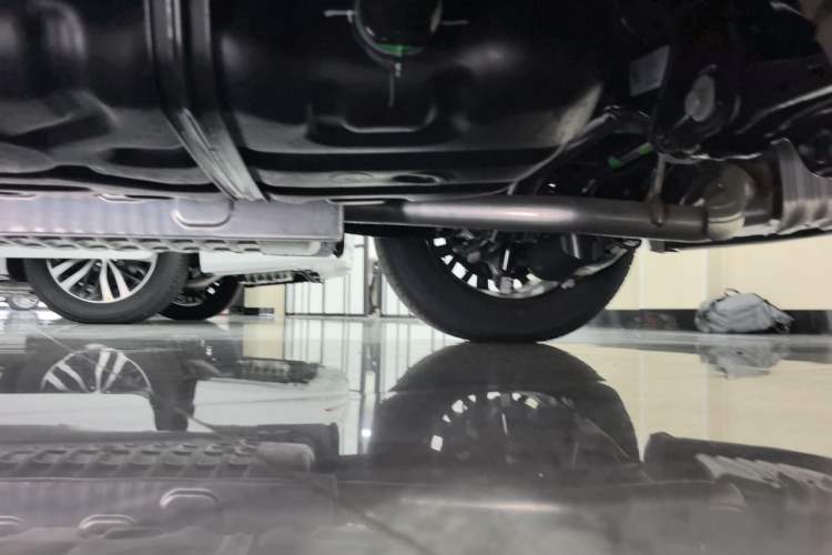 Used Buick GL8 2025 Model Land Cruiser Business Class Comfort DG Edition Chassis Rear Left