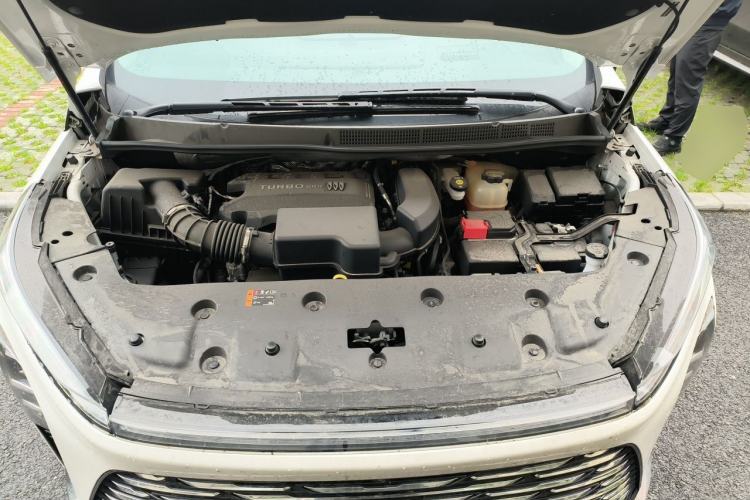 Used Buick GL8 2025 Lu Zun First Edition Engine Bay