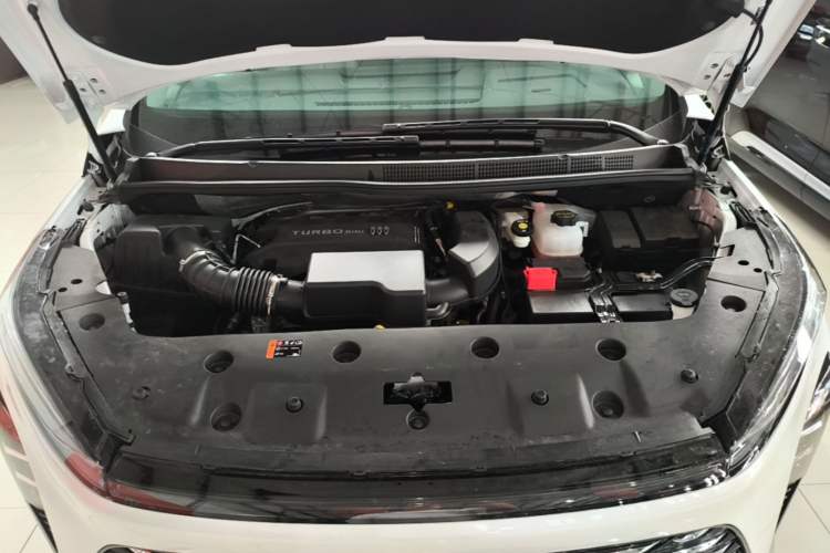 Used Buick GL8 2025 Lu Zun Deluxe Edition Engine Bay