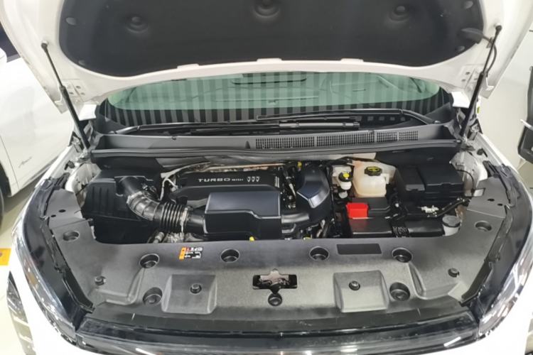Used Buick GL8 2025 Lu Zun Deluxe Edition Engine Bay