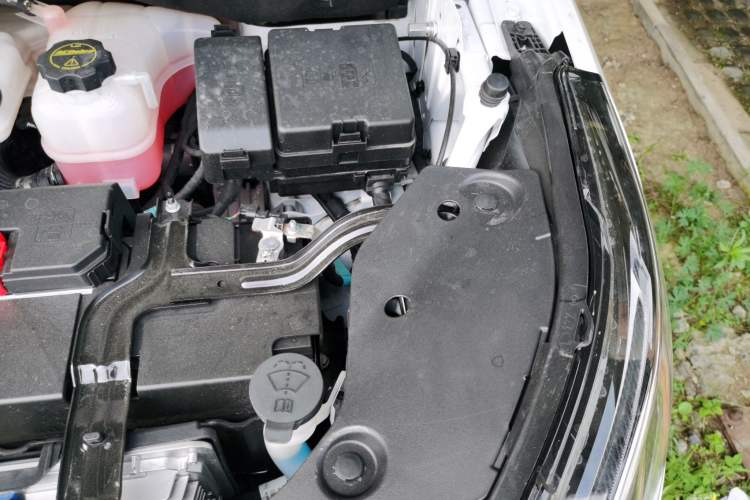 Used Buick GL8 2025 Model Land Executive Class First-Adoption Edition Engine Bay Left
