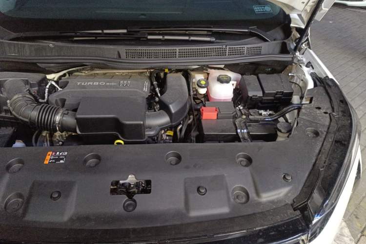 Used Buick GL8 2025 Lu Zun Deluxe Edition Engine Bay Left
