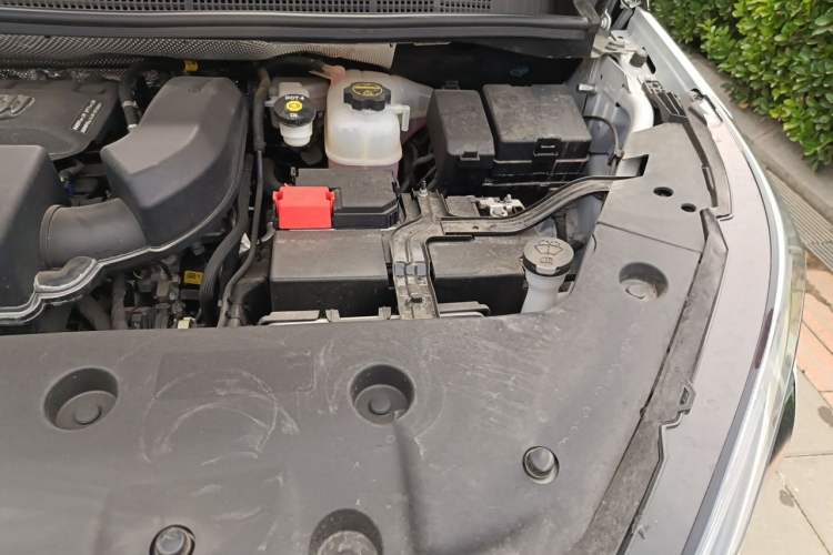 Used Buick GL8 2025 Lu Zun Deluxe Edition Engine Bay Left