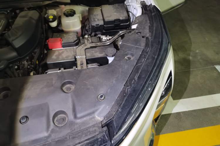 Used Buick GL8 2025 Lu Zun Deluxe Edition Engine Bay Left
