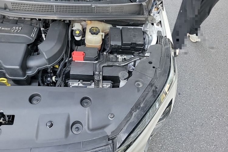 Used Buick GL8 2025 Lu Zun Deluxe Edition Engine Bay Left
