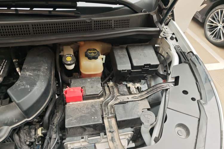 Used Buick GL8 2025 Lu Zun Smart Enjoyment & Yue Edition Engine Bay Left