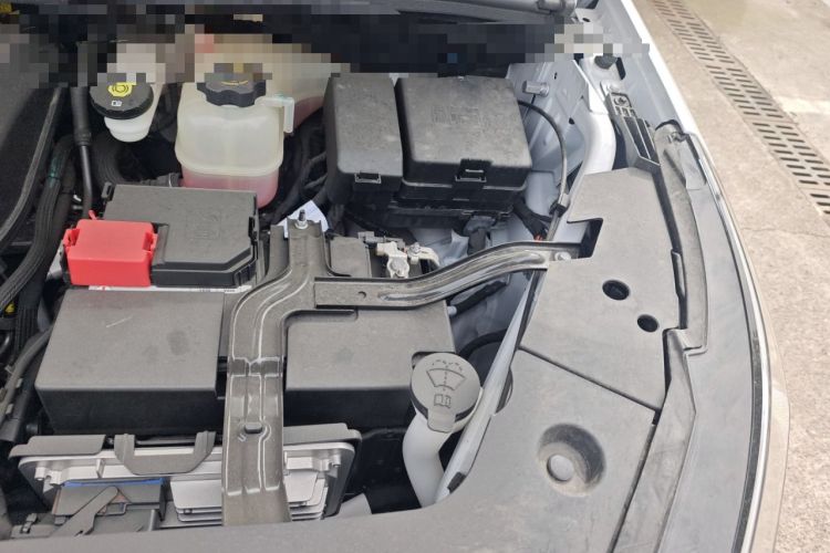 Used Buick GL8 2025 Lu Zun Deluxe Edition Engine Bay Left