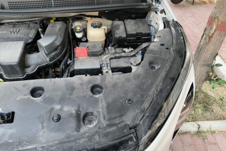 Used Buick GL8 2025 Lu Zun Deluxe Edition Engine Bay Left