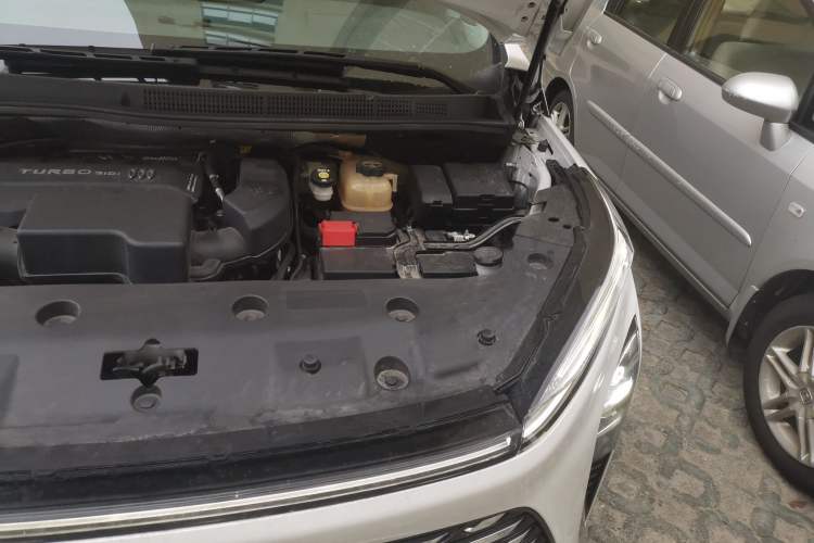 Used Buick GL8 2025 Lu Zun Deluxe Edition Engine Bay Left
