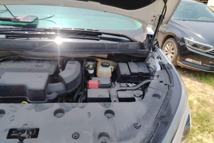 Used Buick GL8 2025 Lu Zun Smart Enjoyment Edition Engine Bay Left