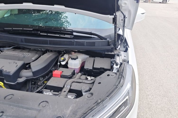 Used Buick GL8 2025 Model Land Executive Class First-Adoption Edition Engine Bay Left