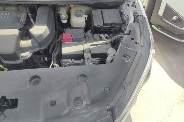 Used Buick GL8 2025 Lu Zun Deluxe Edition Engine Bay Left