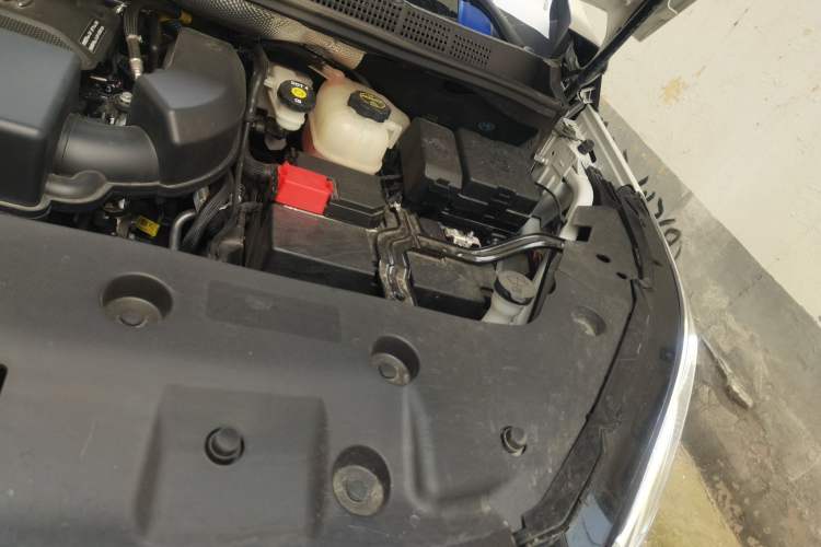 Used Buick GL8 2025 Lu Zun Deluxe Edition Engine Bay Left