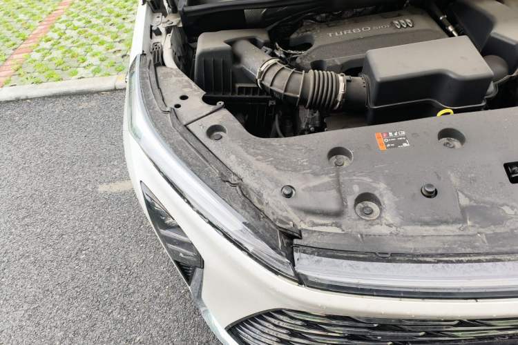 Used Buick GL8 2025 Lu Zun First Edition Engine Bay Right
