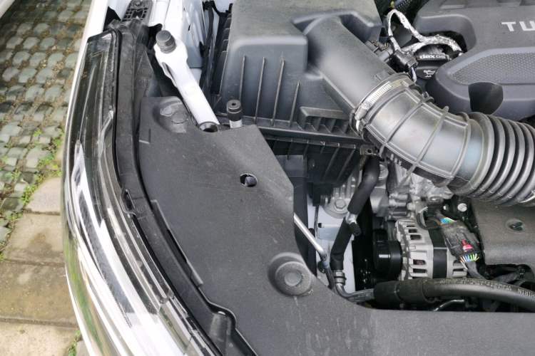 Used Buick GL8 2025 Model Land Executive Class First-Adoption Edition Engine Bay Right