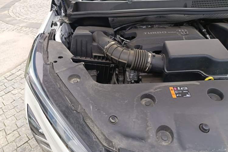 Used Buick GL8 2025 Lu Zun Deluxe Edition Engine Bay Right