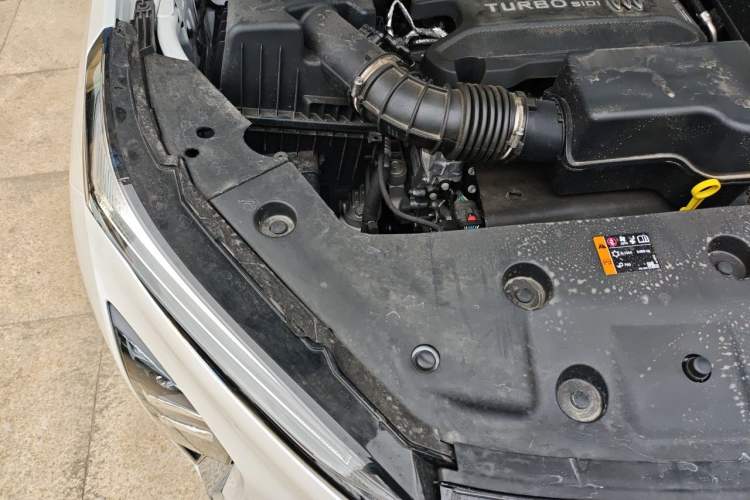 Used Buick GL8 2025 Lu Zun Deluxe Edition Engine Bay Right