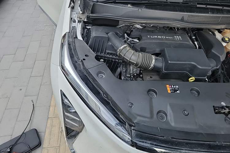 Used Buick GL8 2025 Lu Zun Deluxe Edition Engine Bay Right