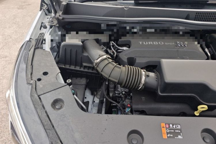Used Buick GL8 2025 Lu Zun Deluxe Edition Engine Bay Right