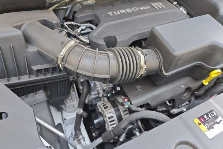 Used Buick GL8 2025 Model Land Executive Class First-Adoption Edition Engine Bay Right
