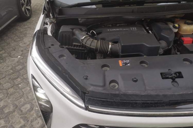 Used Buick GL8 2025 Lu Zun Deluxe Edition Engine Bay Right