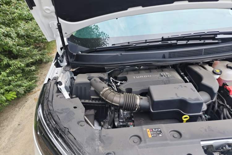 Used Buick GL8 2025 Model Land Executive Class First-Adoption Edition Engine Bay Right