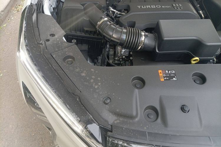 Used Buick GL8 2025 Lu Zun Deluxe Edition Engine Bay Right
