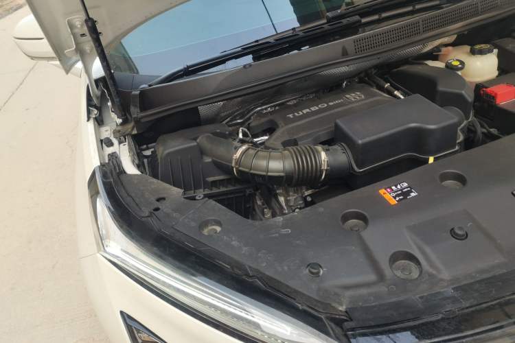 Used Buick GL8 2025 Lu Zun Deluxe Edition Engine Bay Right