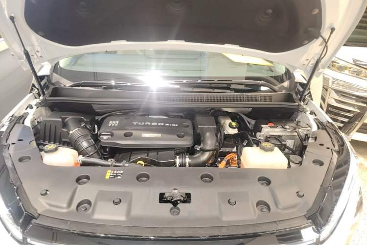 Used Buick GL8 2025 Lu Zun Deluxe Edition Engine Bay