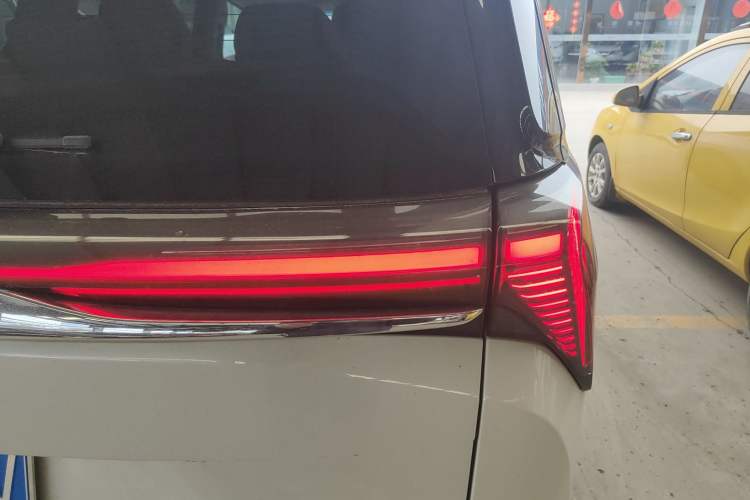 Used Buick GL8 2025 Lu Zun Deluxe Edition Exterior 3