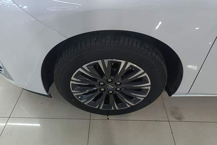 Used Buick GL8 2025 Lu Zun Deluxe Edition Exterior 4