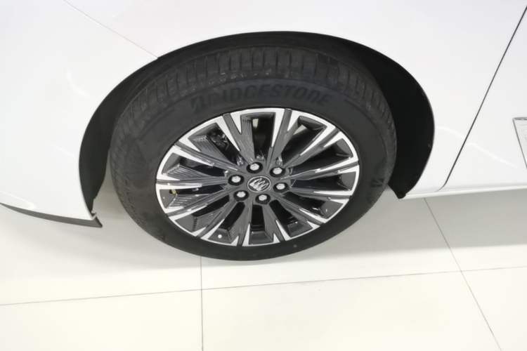 Used Buick GL8 2025 Lu Zun Deluxe Edition Exterior 4