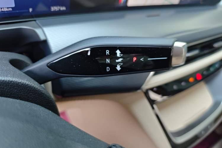 Used Buick GL8 2025 Model Land Executive Class First-Adoption Edition Gear Lever