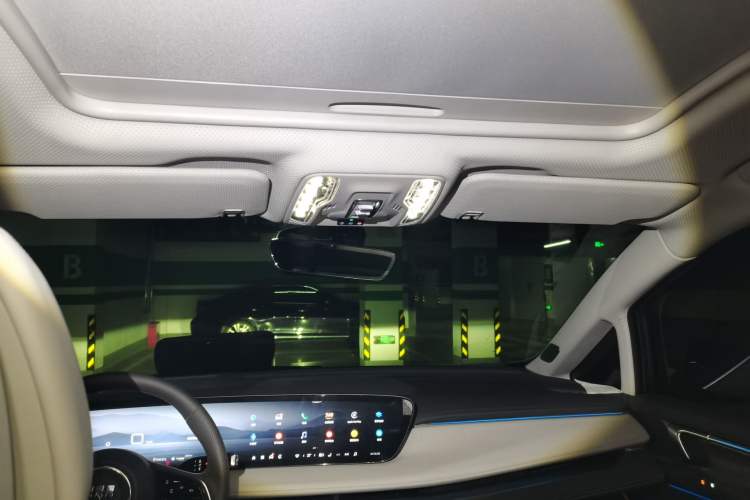 Used Buick GL8 2025 Lu Zun Deluxe Edition Headliner