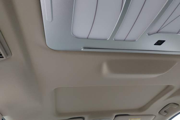 Used Buick GL8 2025 Model Land Cruiser Business Class Comfort DG Edition Headliner