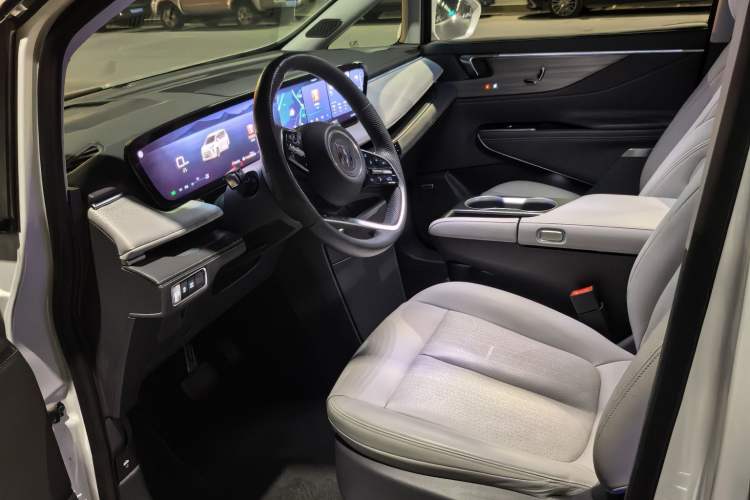Used Buick GL8 2025 Lu Zun Deluxe Edition Interior 1